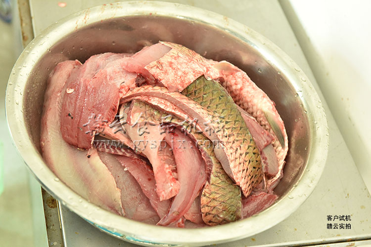 殺好的魚塊